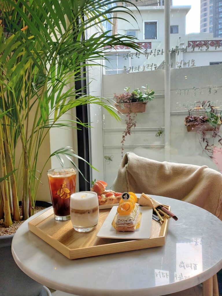 ヘリダンキルのハニービーコーヒーというカフェのスイーツ写真